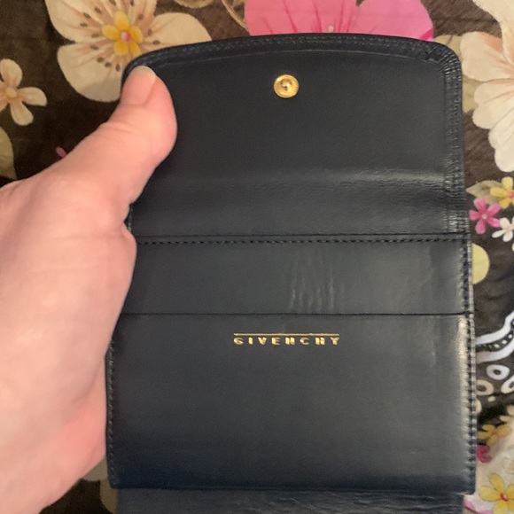 Givency Wallet - Picture 7 of 13